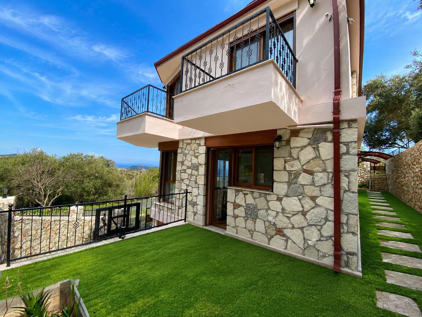Karaburun Saip Deniz Manzaralı Satılık 2 Taş Villa (5+1 & 2+1 ) fotoğraf 4